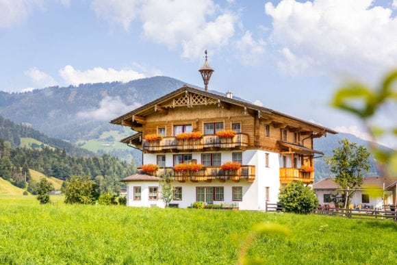 Feriengut Fingerhof, Ferienwohnungen & Zimmer in Flachau